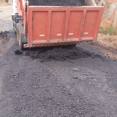 BM: Asfalto avança no bairro Santa Rita da Dutra, na Região Leste